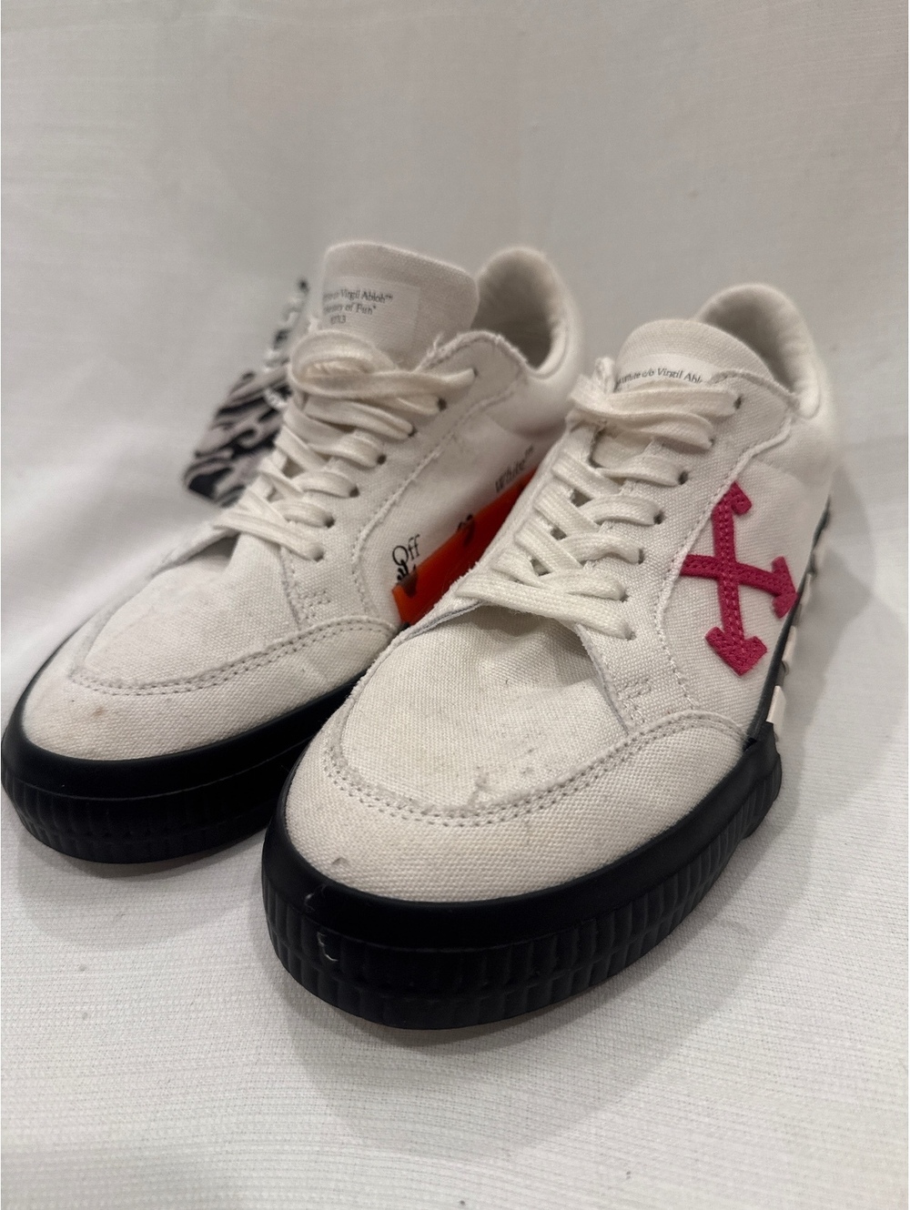 Off-White Low Vulcanized Sneakers White Fuchsia Pink Size 38 US Women 7.5 Saks